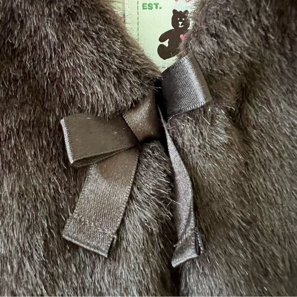 Baby Gap Chocolate Brown Faux Fur Sleeveless Vest With Bow Detail SZ 0-6 Months - Picture 3 of 11